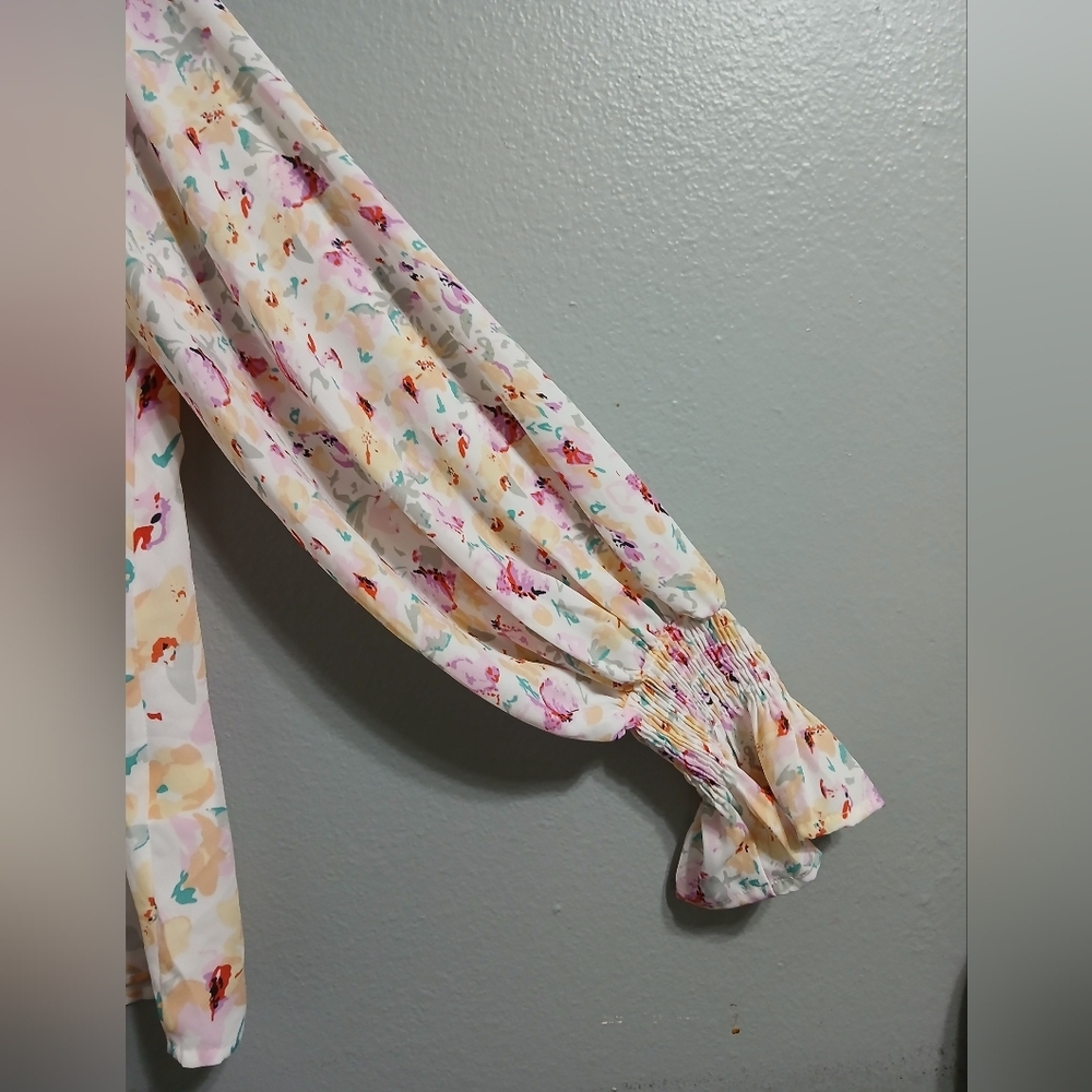 Floral Women's Top - Picture 6 of 9